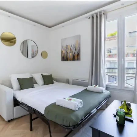 So Ouest/courcelles : Magnifique Apartman